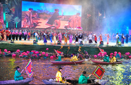 งานราตรีเชิดชูวัฒนธรรมชนเผ่าเวียดนาม